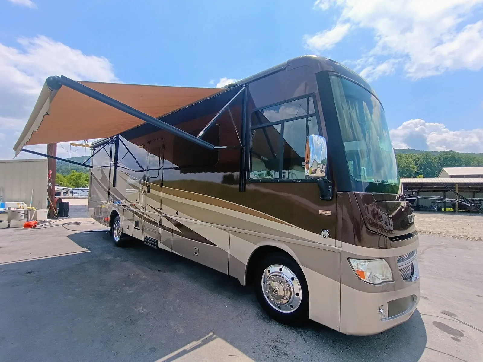 RV detailing example photographed by BoPeeps